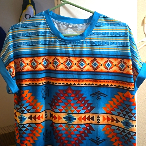 Colorful tshirt - Picture 1 of 2